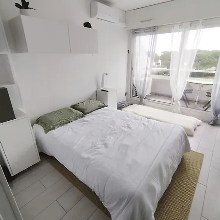 Petit Cocon Baigne De Lumiere Apartment Le Grau-du-Roi